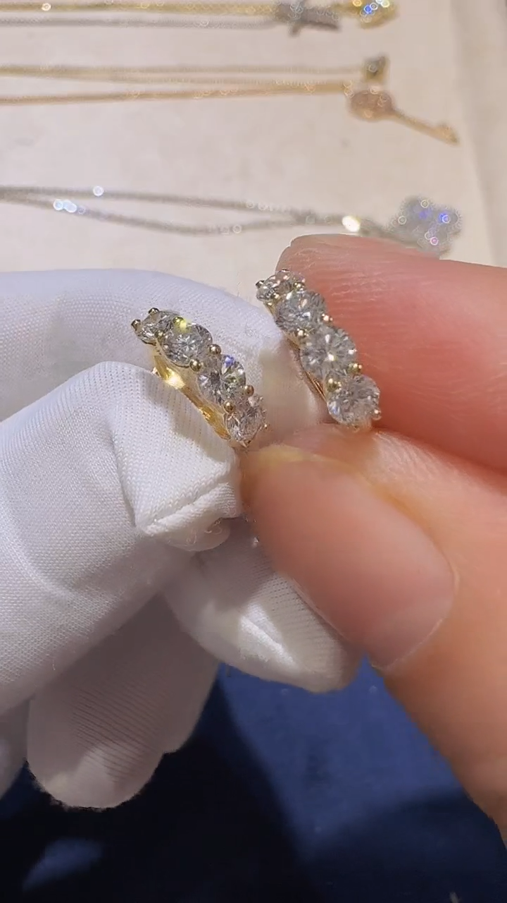 【闪购商品】实验室培育钻石耳饰18K金镶嵌耳包