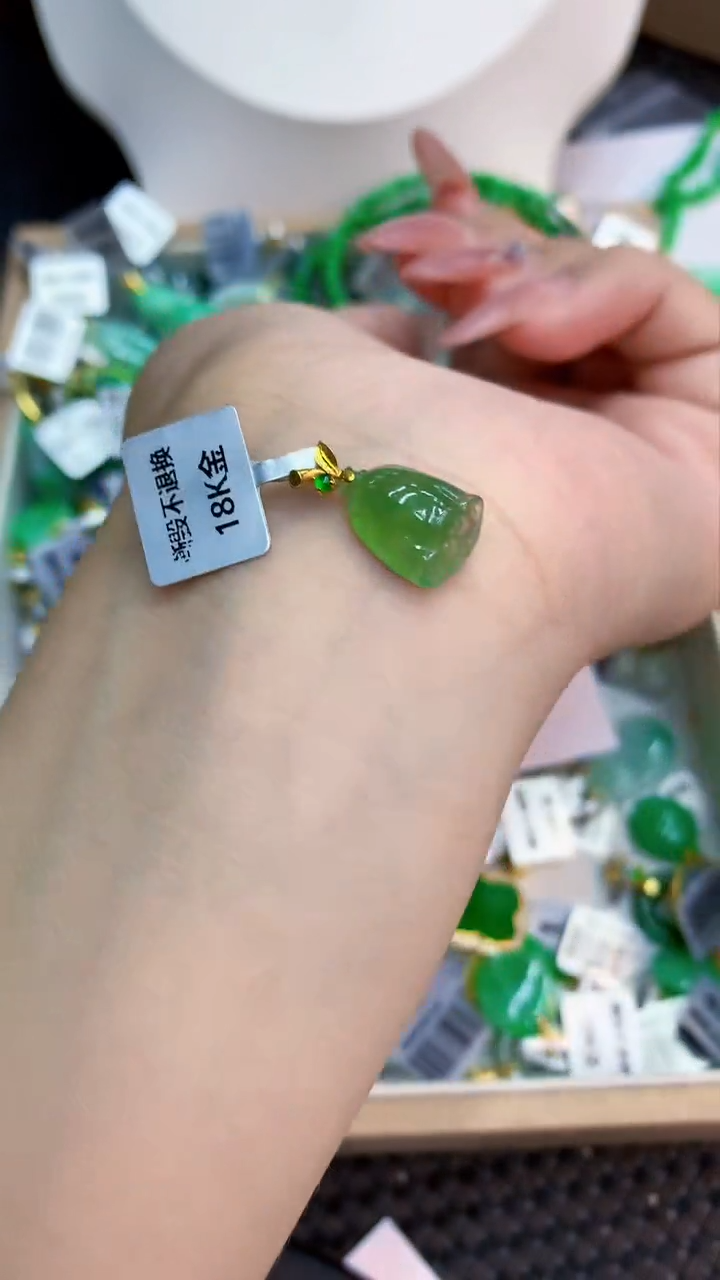 翡翠18K金镶嵌吊坠(不含链)1