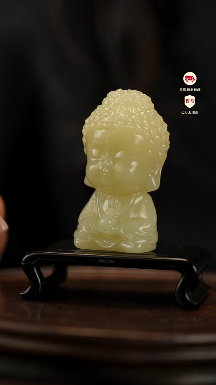 云南石竹叶青雕刻：宝宝造像摆件