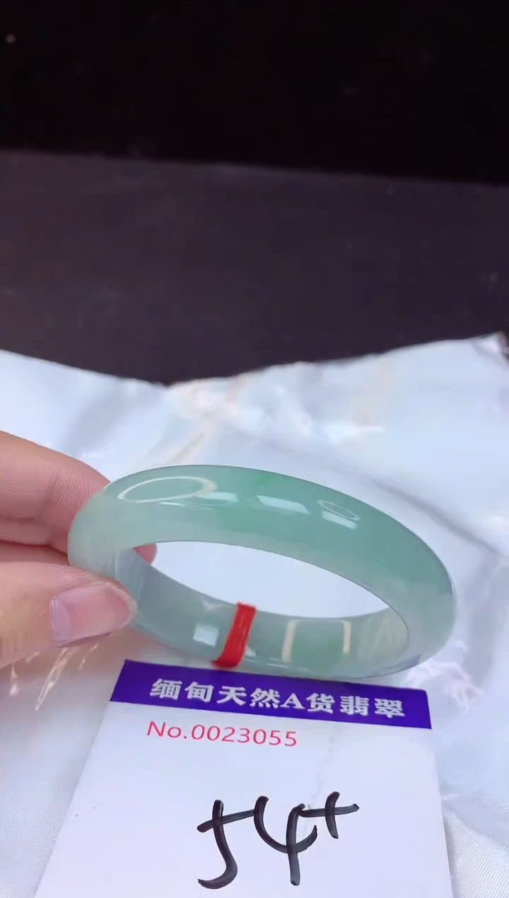 【闪购商品】翡翠手镯未镶嵌54+