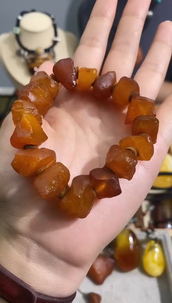 未镶嵌琥珀裸石似玉
