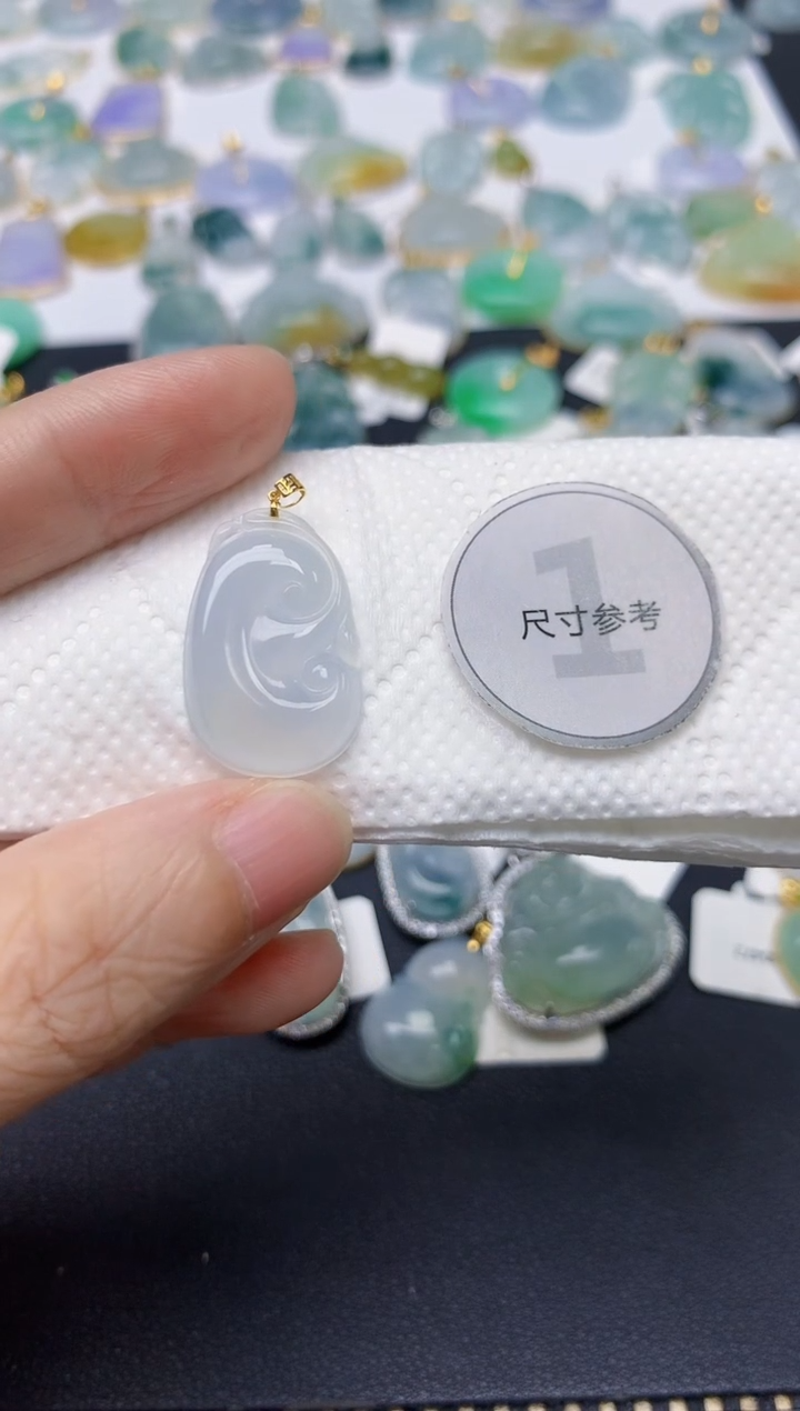 翡翠18K金镶嵌颈饰天然缅甸A货翡翠