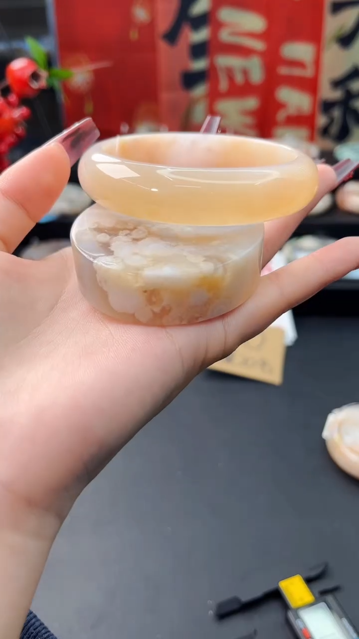 【闪购商品】石英质玉手镯未镶嵌赠送镯心（61圈口）无证书