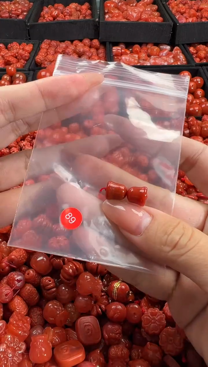 南红玛瑙未镶嵌颈饰11