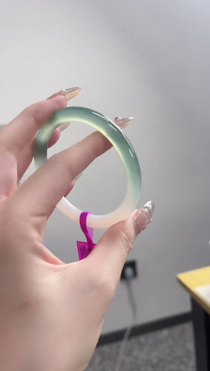 【闪购商品】玛瑙/玉髓手镯未镶嵌59圈 需要包容圆条