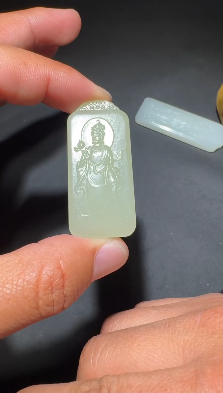 未镶嵌和田玉（糖玉）挂件和田玉