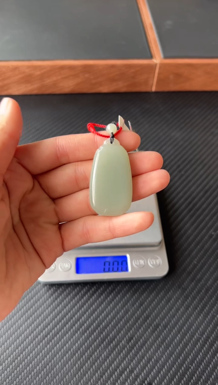 【闪购商品】和田玉吊坠(赠链)未镶嵌且末微色差近矿