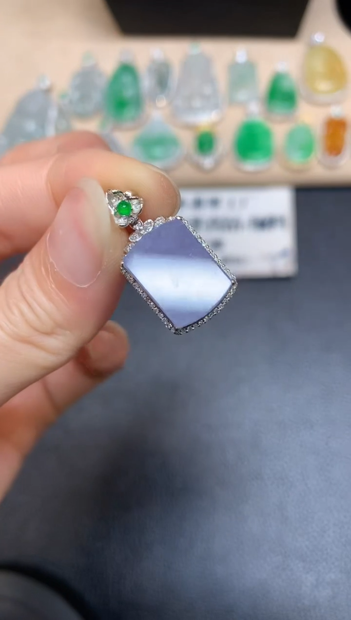 【闪购商品】翡翠颈饰18K金镶嵌无事牌【无服务费