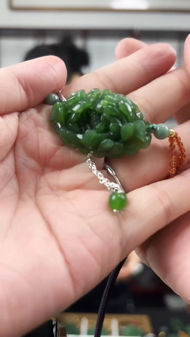 颈饰未镶嵌和田玉花