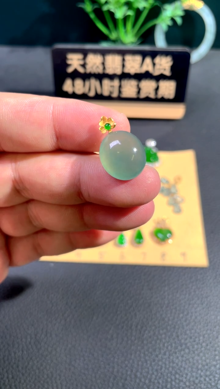 颈饰18K金镶嵌翡翠翡翠