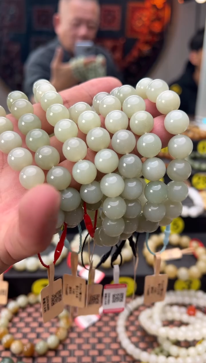 未镶嵌手串和田玉且末料青白玉手串卡12 多样性发其一