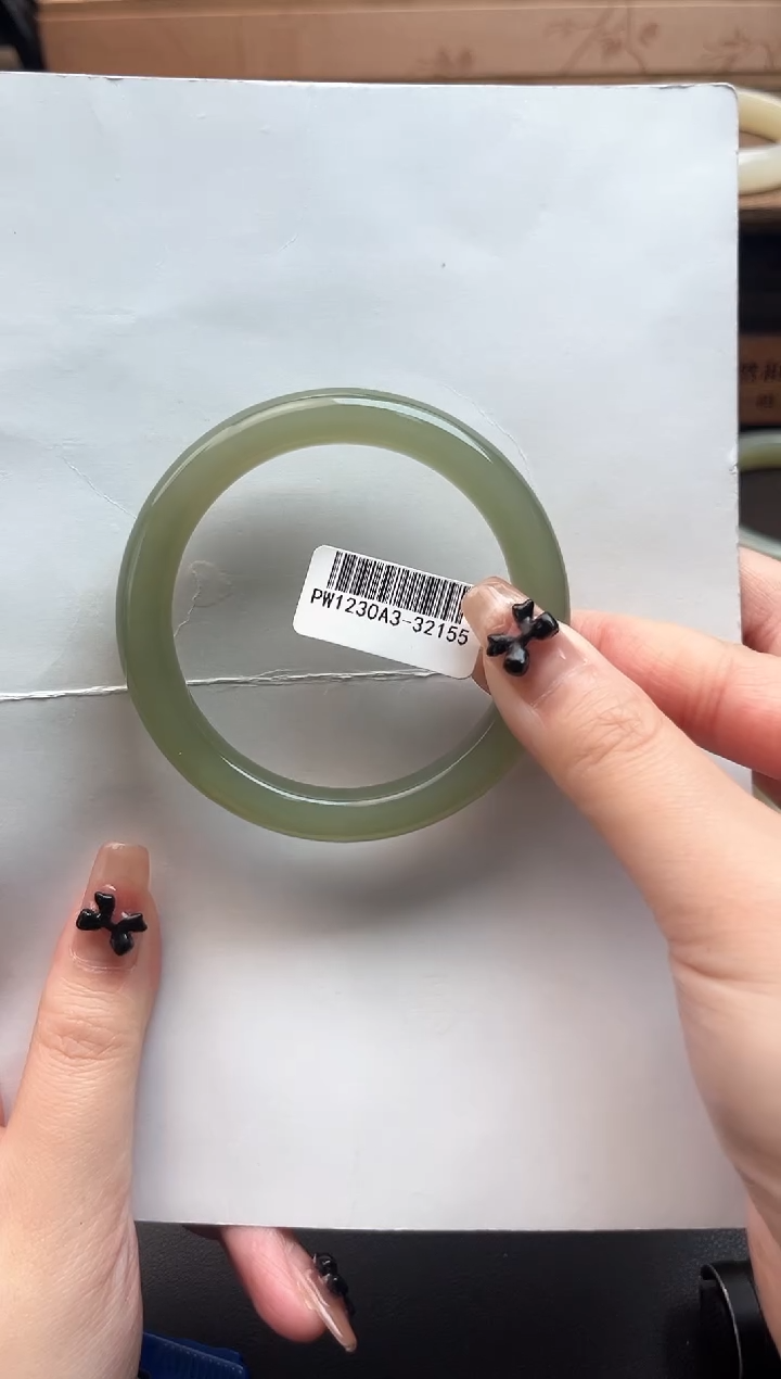 【闪购商品】和田玉手镯未镶嵌55