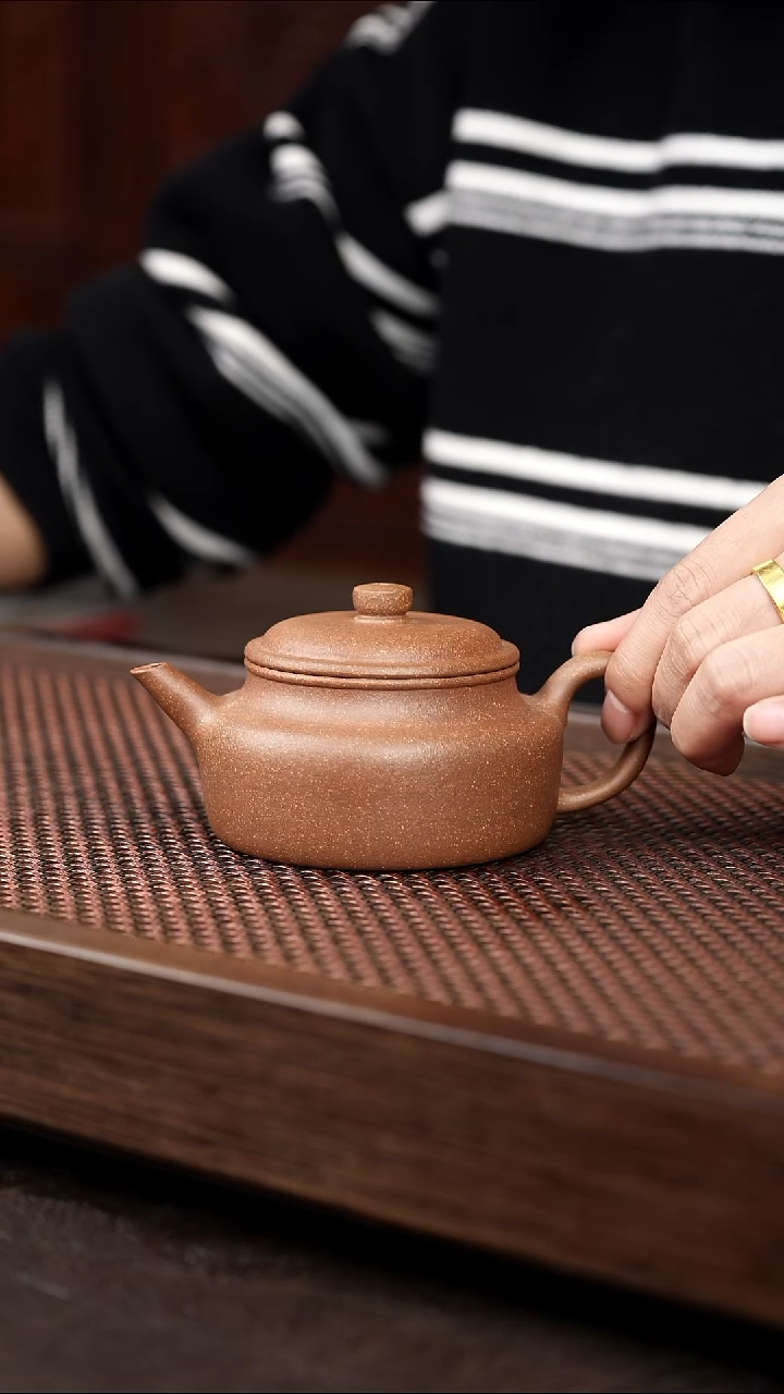 茶壶紫砂青降坡 扁德钟