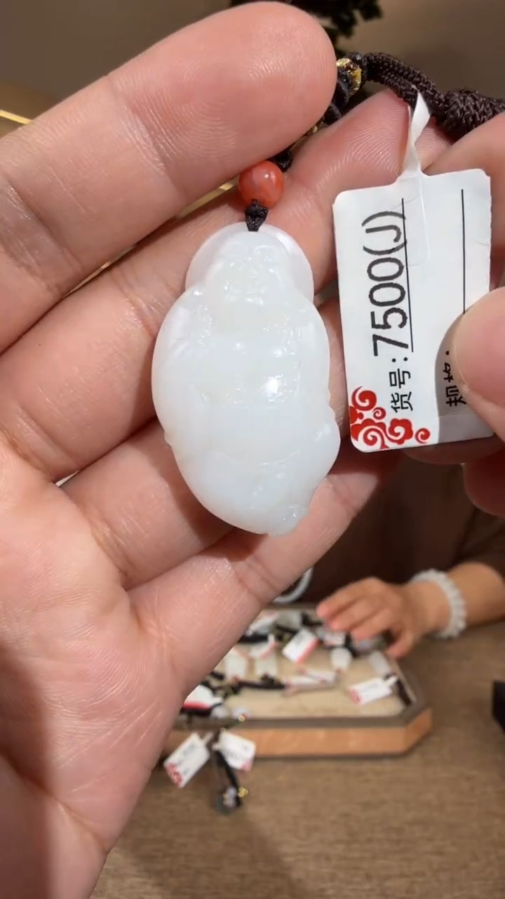 颈饰未镶嵌和田玉1J