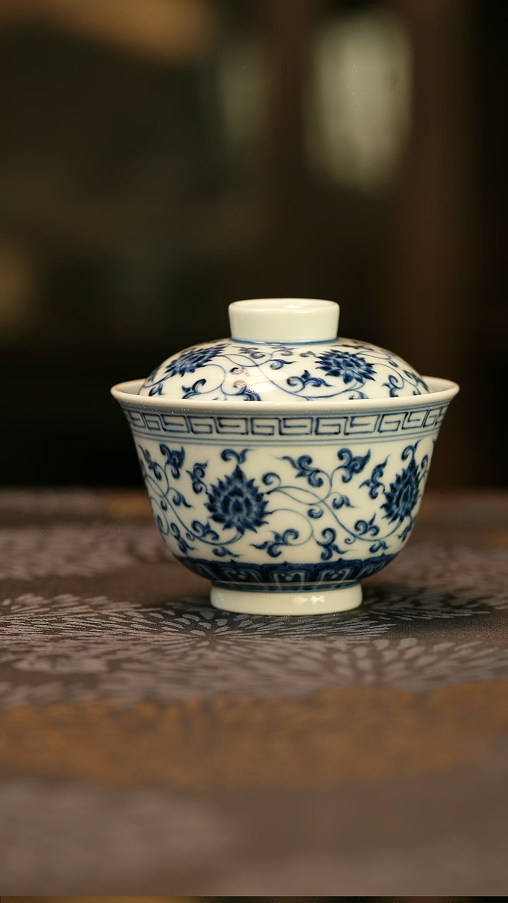 中式9**9仿明青花缠枝莲盖碗