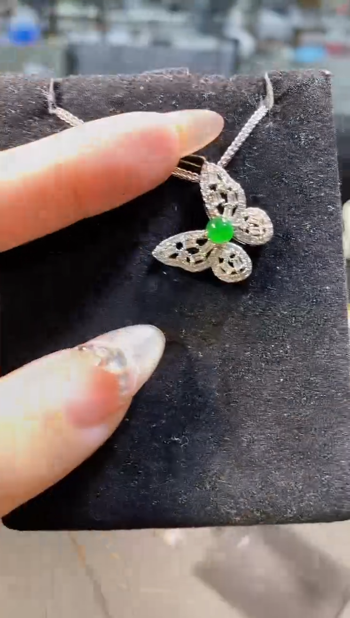 【闪购商品】翡翠吊坠(不含链)未镶嵌多样性发货发其一
