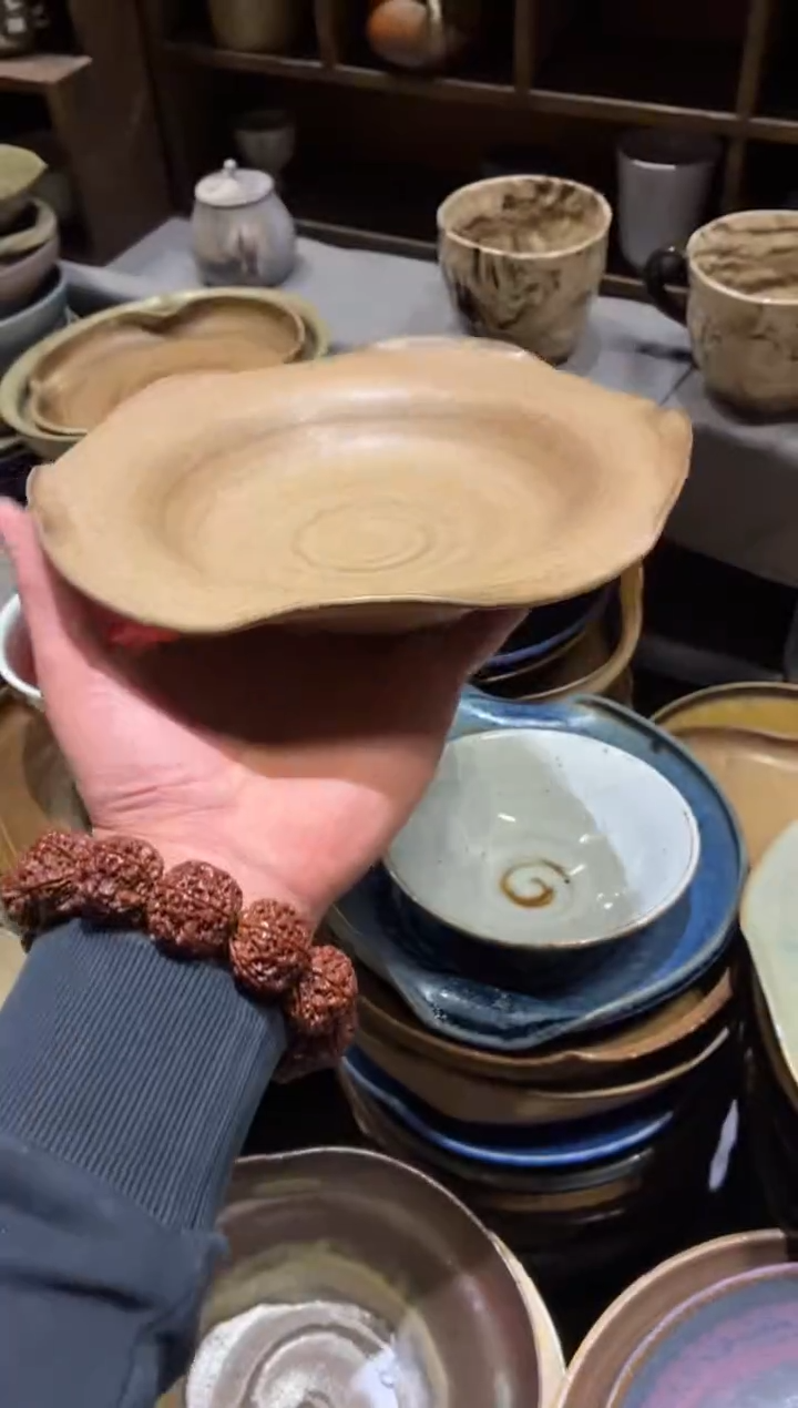 瓷片8寸卡其色手工花瓣盘（福利款）