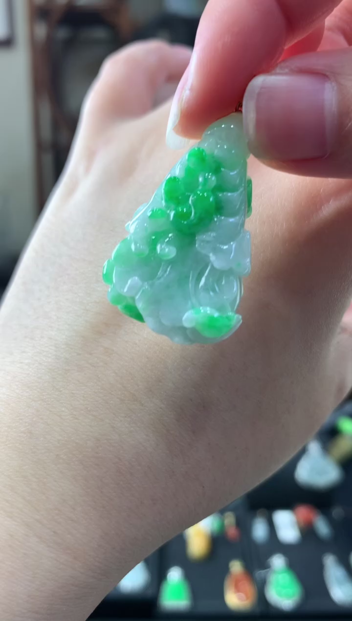 【闪购商品】翡翠吊坠(不含链)18K金镶嵌挂件