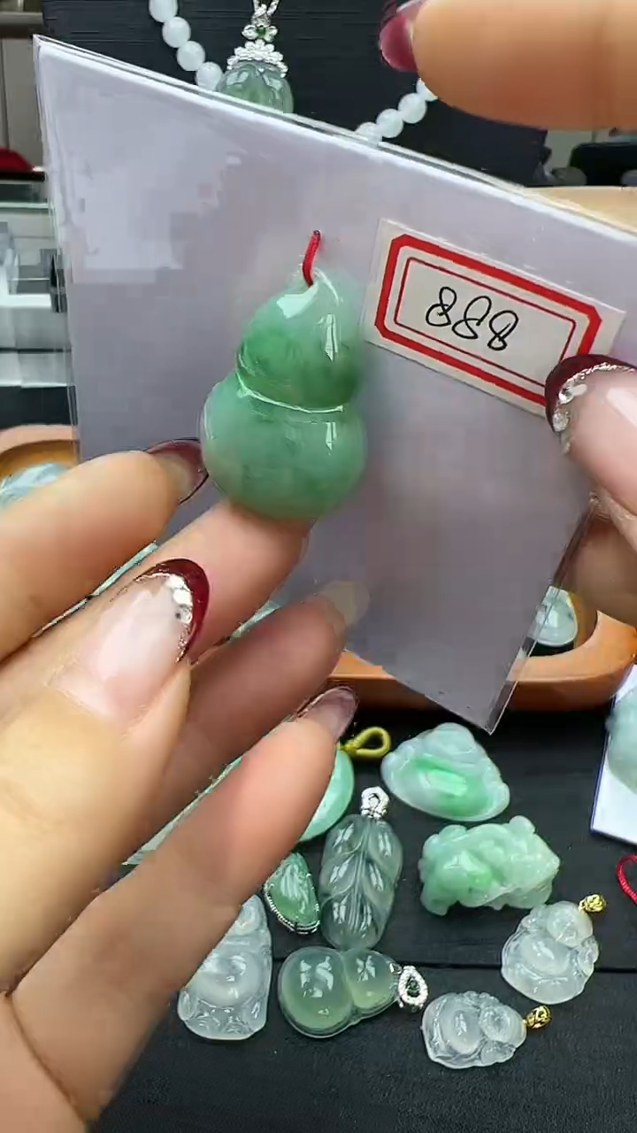 【闪购商品】翡翠颈饰未镶嵌葫芦