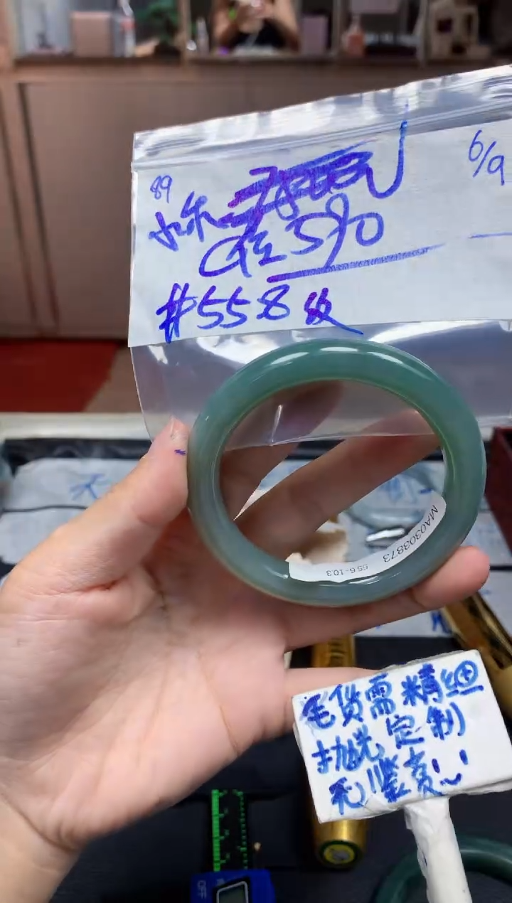 未镶嵌定制翡翠小*89毛货需精细抛光手镯拍一发一