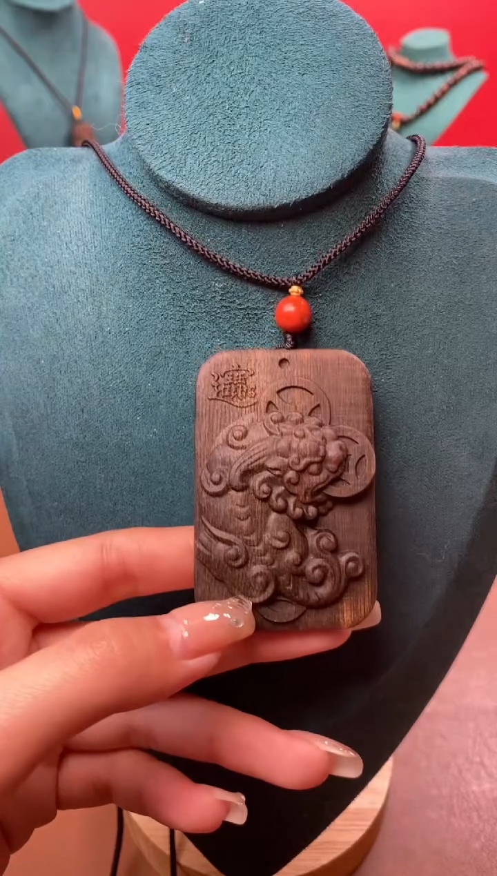 【闪购商品】沉香木手串J顺化紫棋手雕貔貅牌