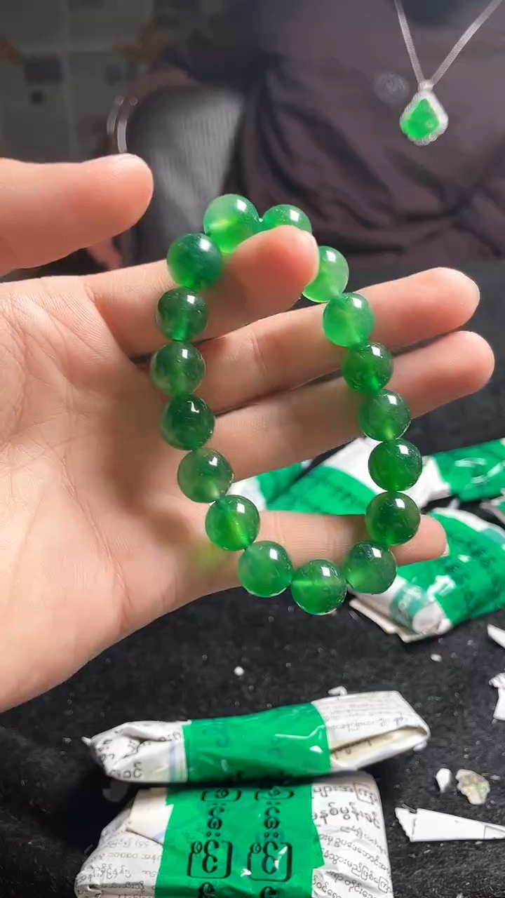 猛子收货绿花手串