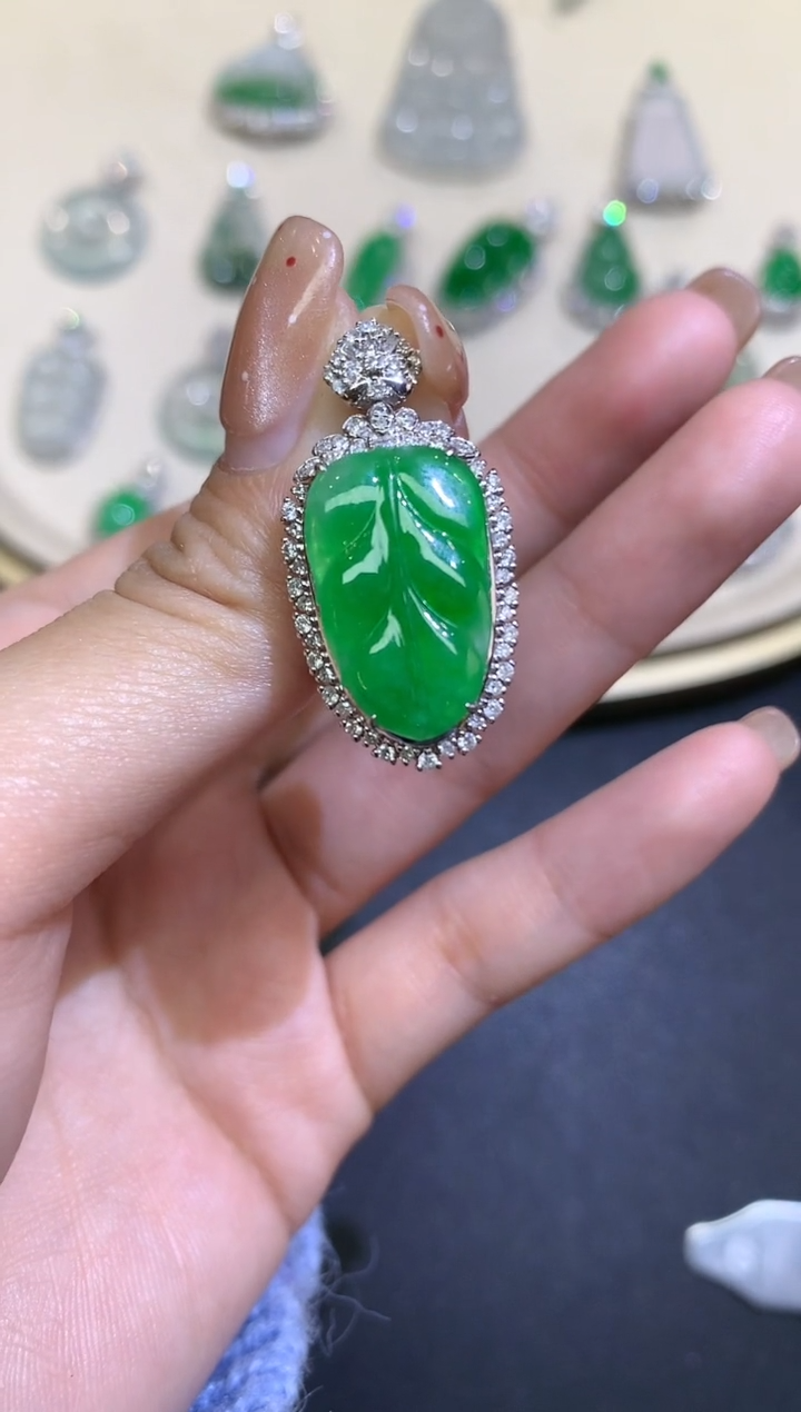 【闪购商品】翡翠吊坠(不含链)18K金镶嵌吊坠A384|19800