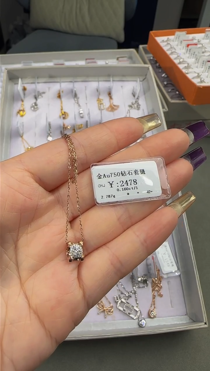 【闪购商品】钻石套链18K金镶嵌218000