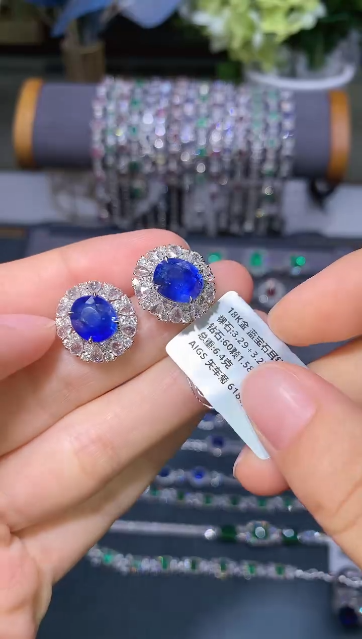 【闪购商品】蓝宝石耳钉18K金镶嵌      