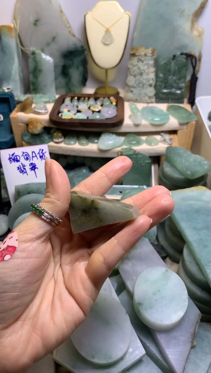 【闪购商品】翡翠挂件未镶嵌缅甸A货翡翠，没有运费险