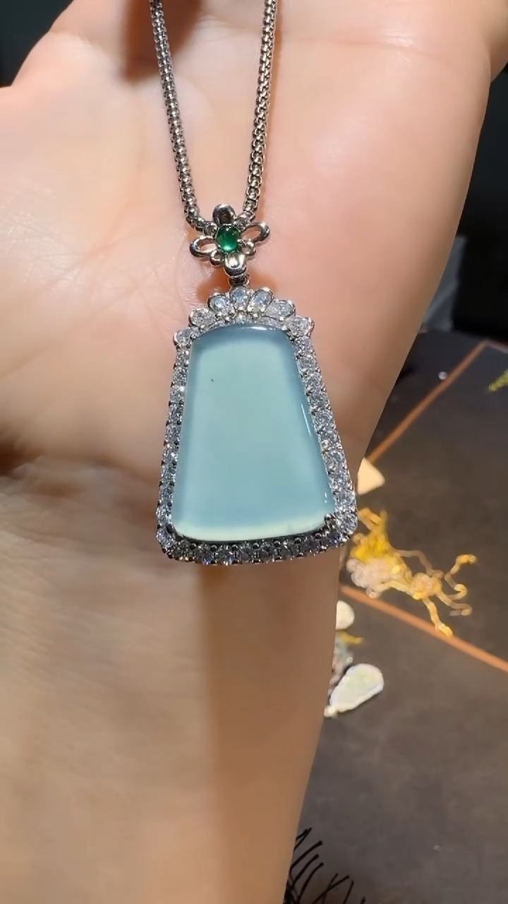 【闪购商品】翡翠吊坠(不含链)未镶嵌多样性发货其一不含链