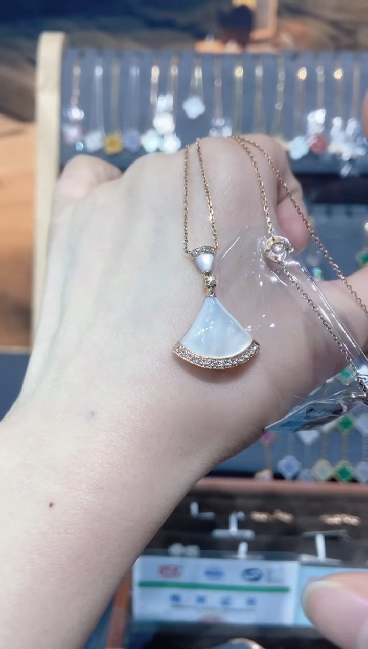 套链18K金镶嵌钻石蓓****y钻石K玫大白裙