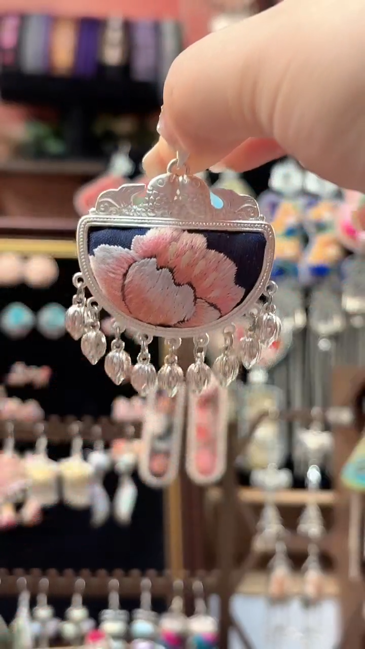 织绣 云织谣民族风精美饰品  4