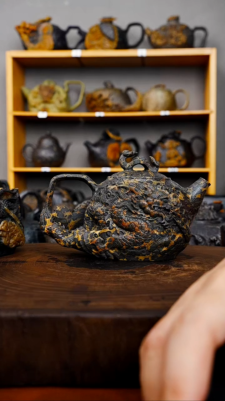 ?***行龙凤呈祥冰碛岩石壶