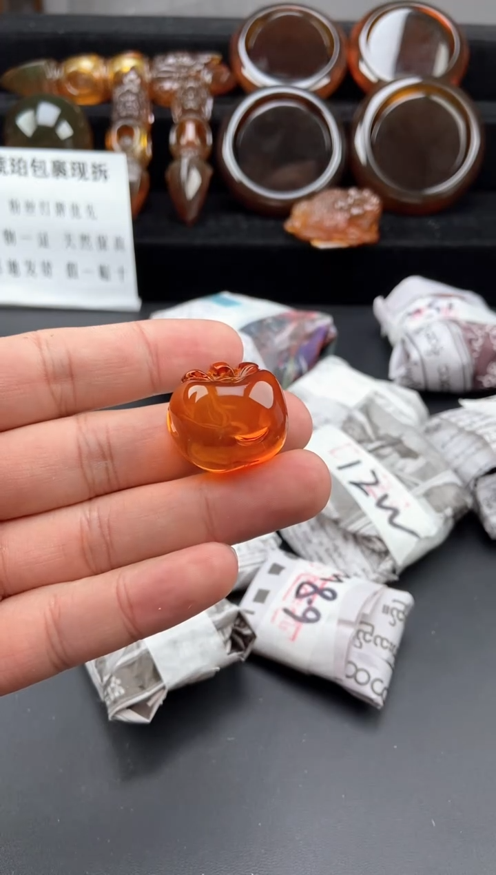 【闪购商品】琥珀颈饰未镶嵌血茶珀苹果吊坠