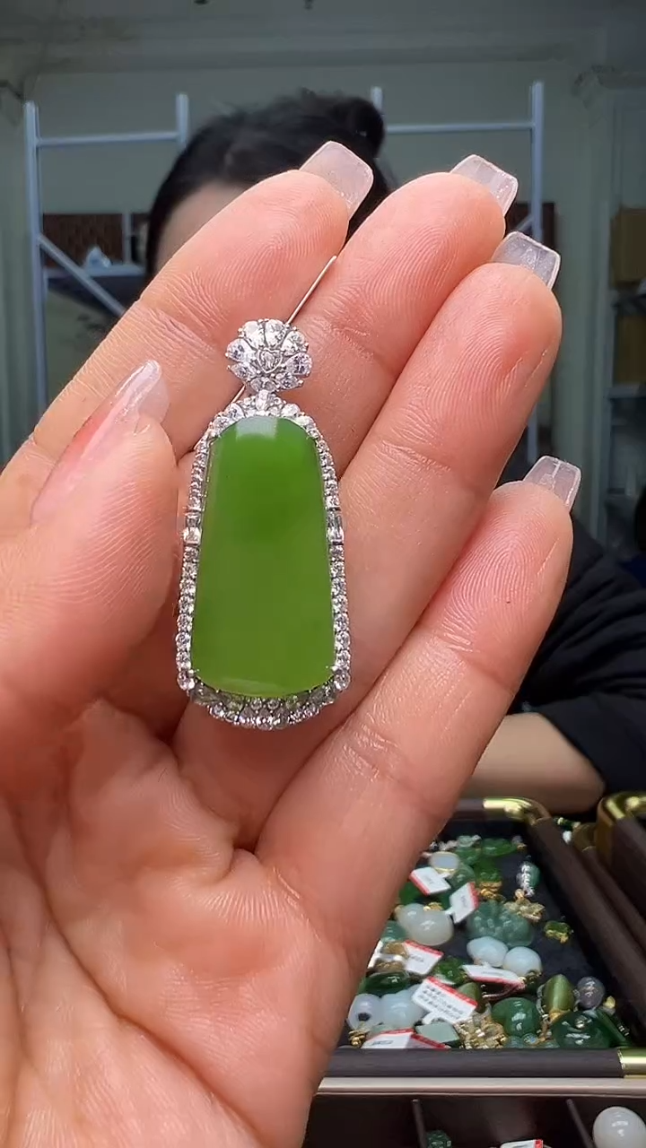 颈饰银S925镶嵌和田玉（多样性发货.发其一)1.04.81