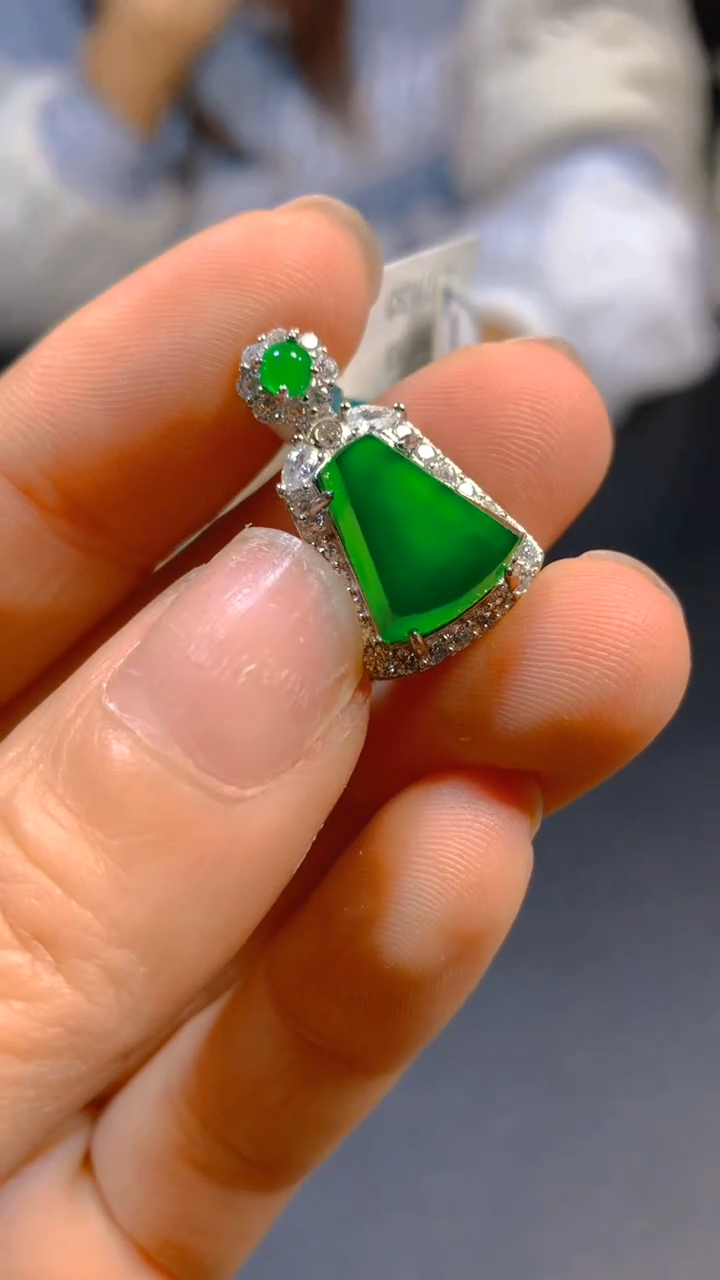 【闪购商品】翡翠吊坠(赠链)未镶嵌0212977883多样性发一