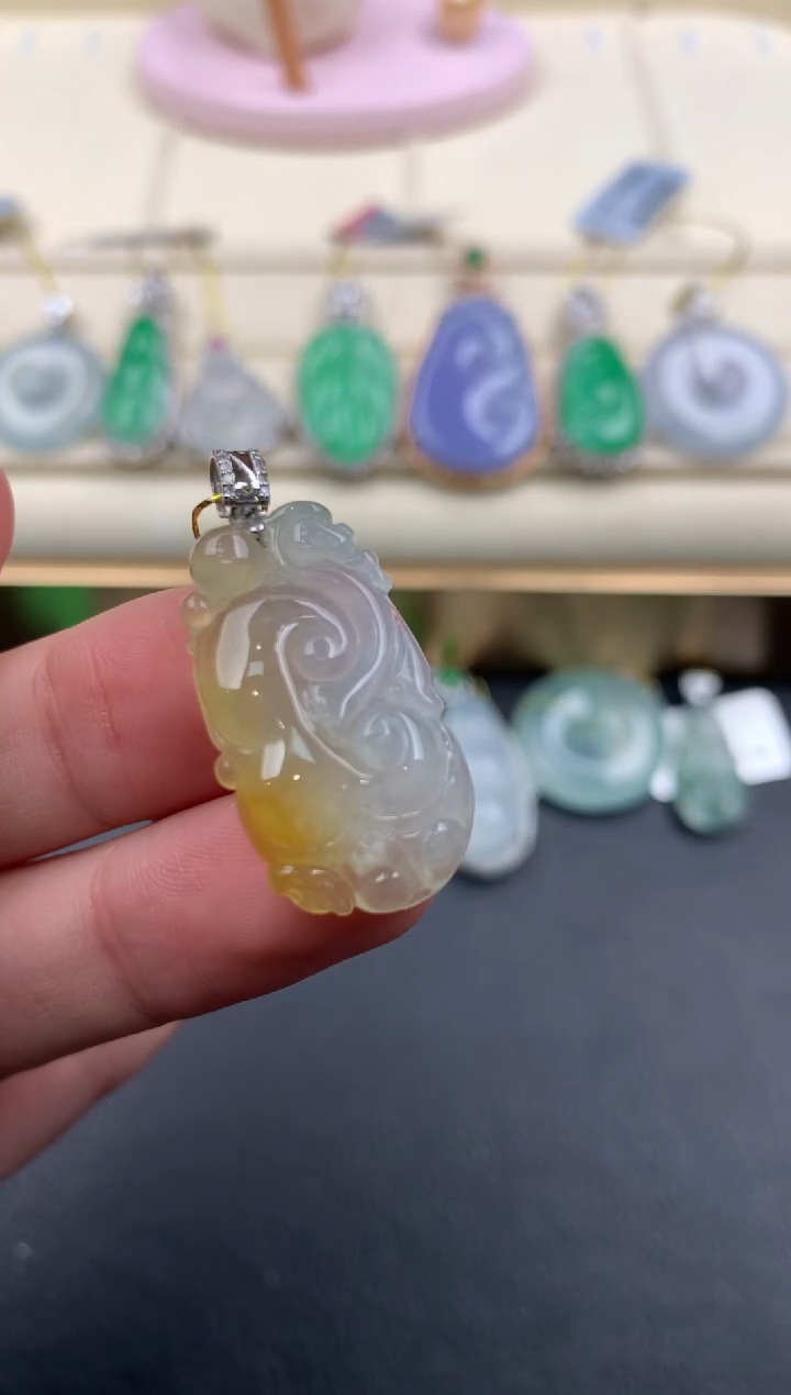 【闪购商品】翡翠颈饰18K金镶嵌Q500      