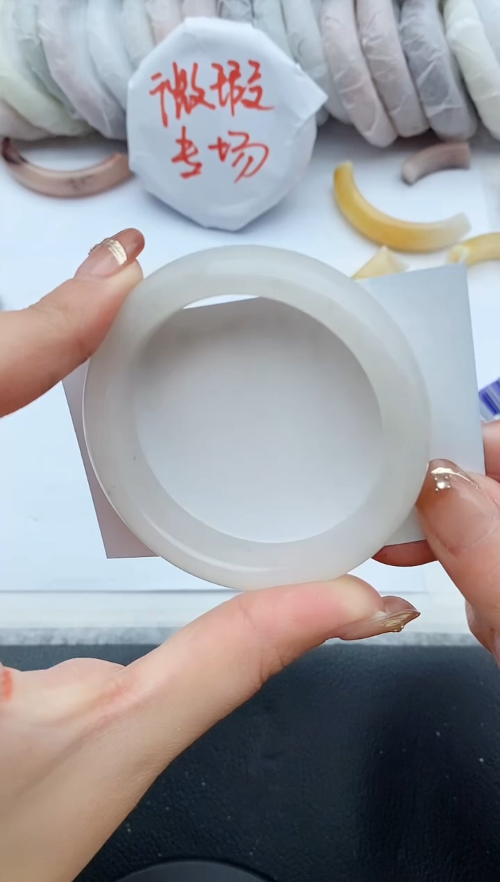 【闪购商品】石英质玉手镯未镶嵌302+52/53