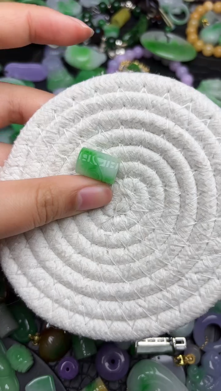 颈饰未镶嵌翡翠缅甸翡翠吊坠