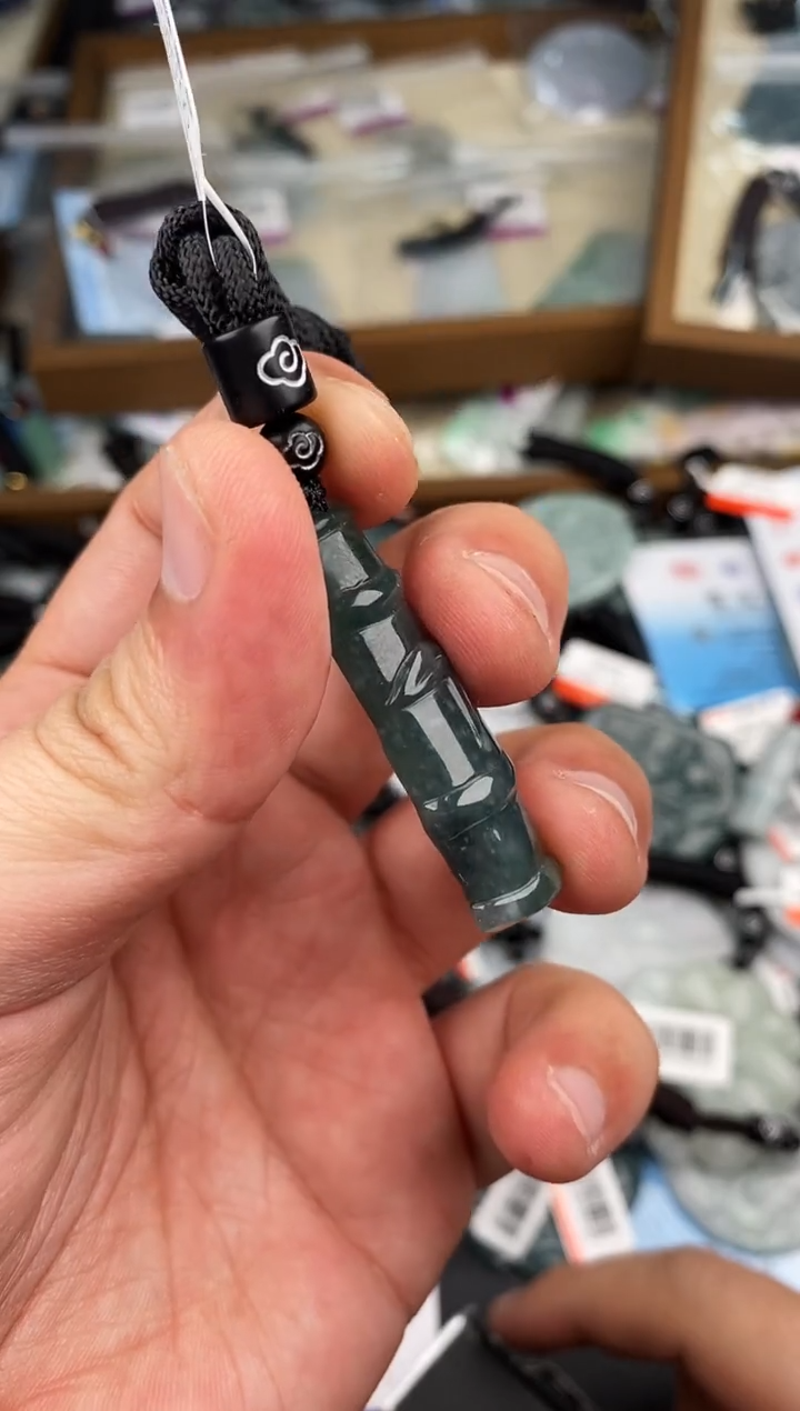 【闪购商品】翡翠颈饰未镶嵌   天然翡翠，一物一图