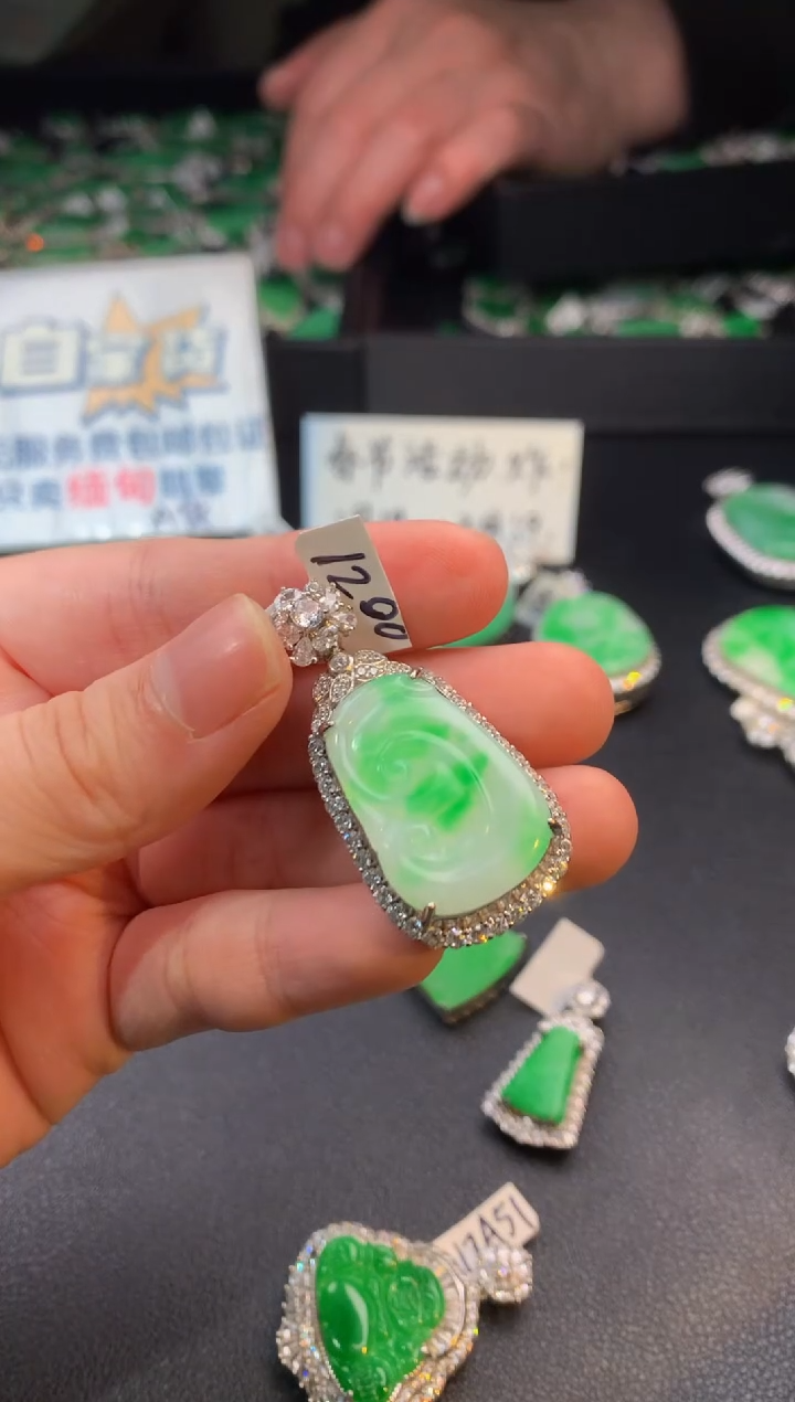 【闪购商品】翡翠颈饰银S925镶嵌翡翠