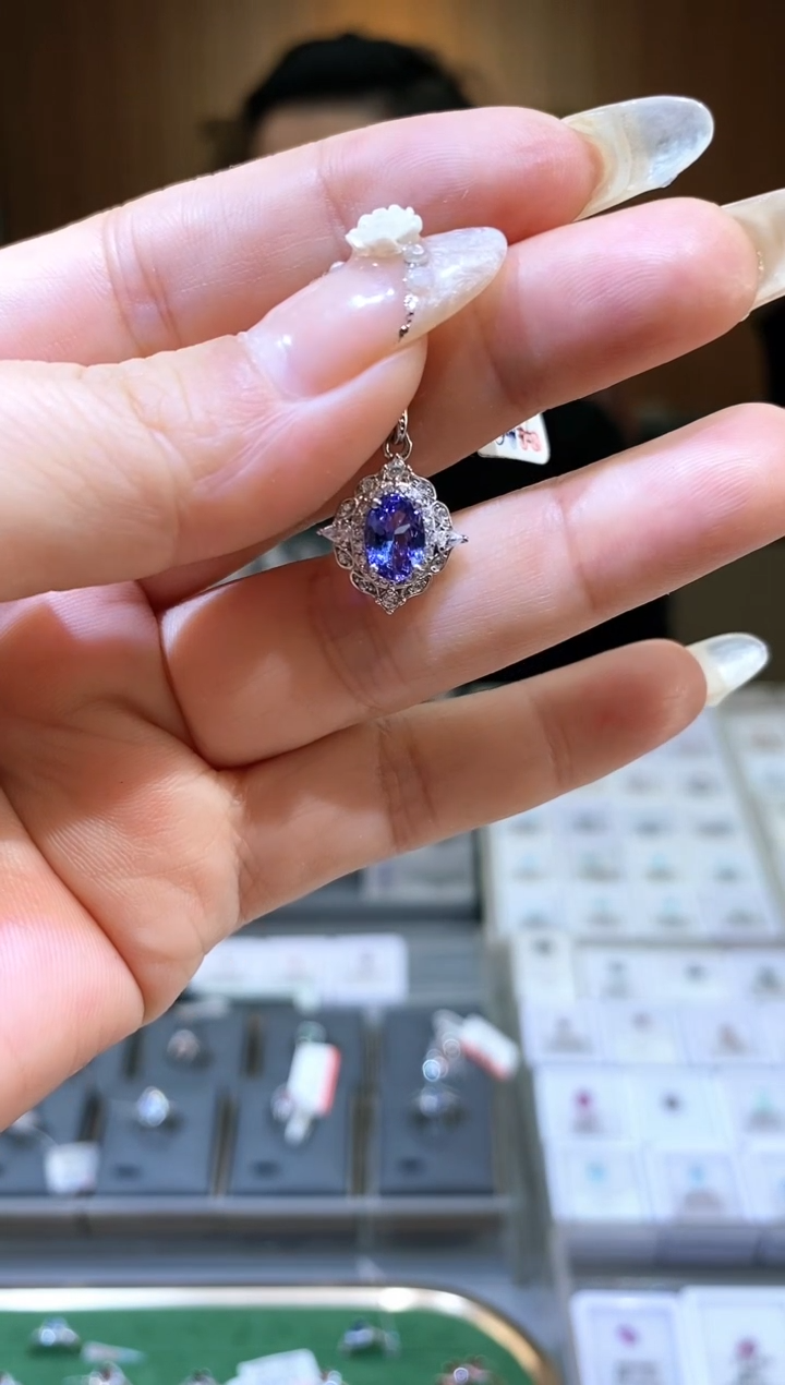 【闪购商品】坦桑石吊坠(赠链)银S925镶嵌天然坦桑石吊坠