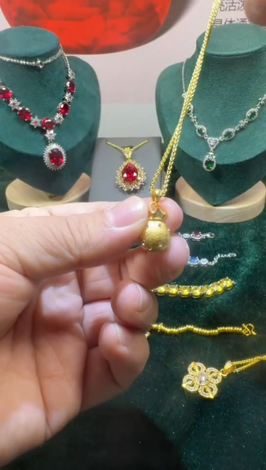 颈饰18K金镶嵌钻石0