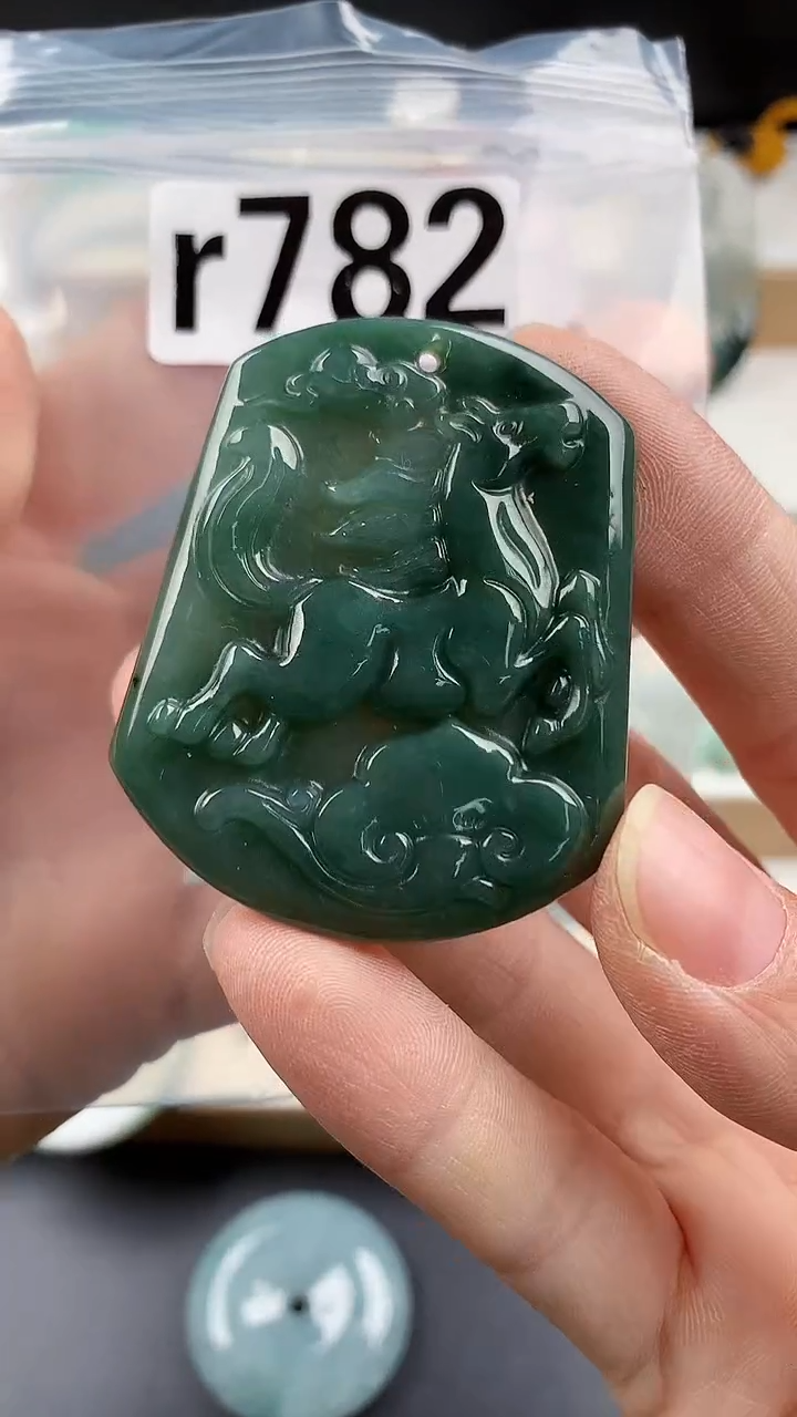 颈饰未镶嵌翡翠天然翡翠吊坠挂件