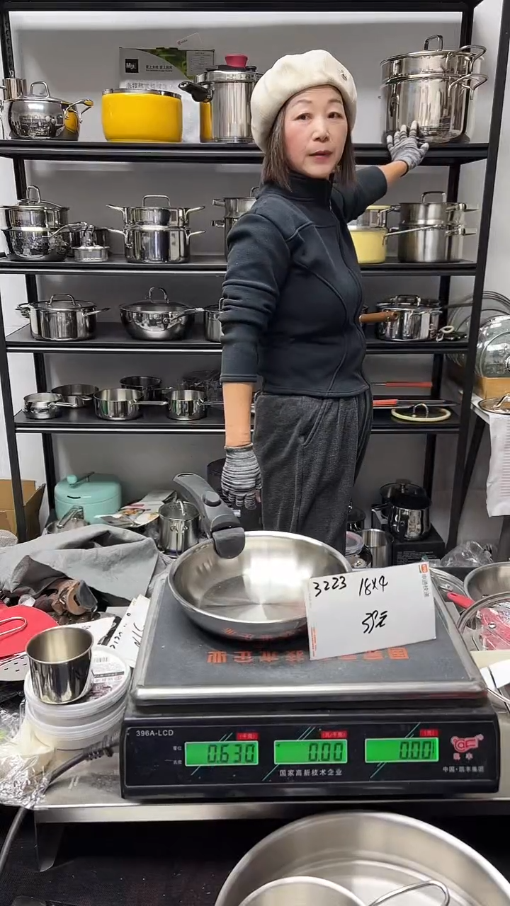 18/10不锈钢18*4煎锅锅胚+黑色手柄3223