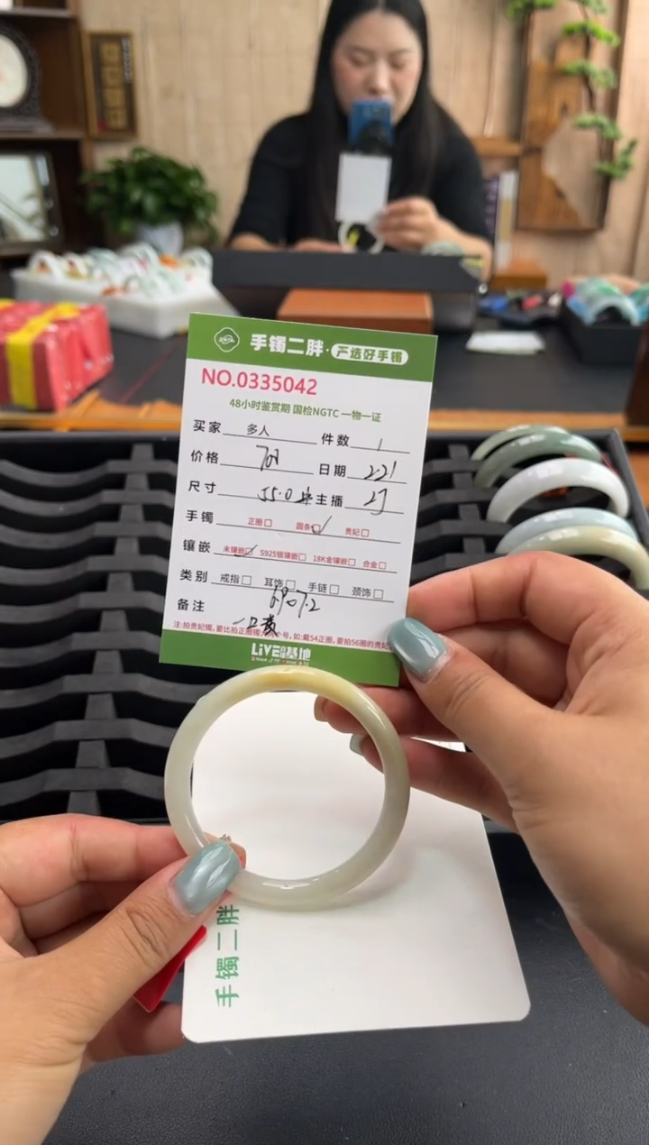 【闪购商品】翡翠手镯（圆镯）未镶嵌多人