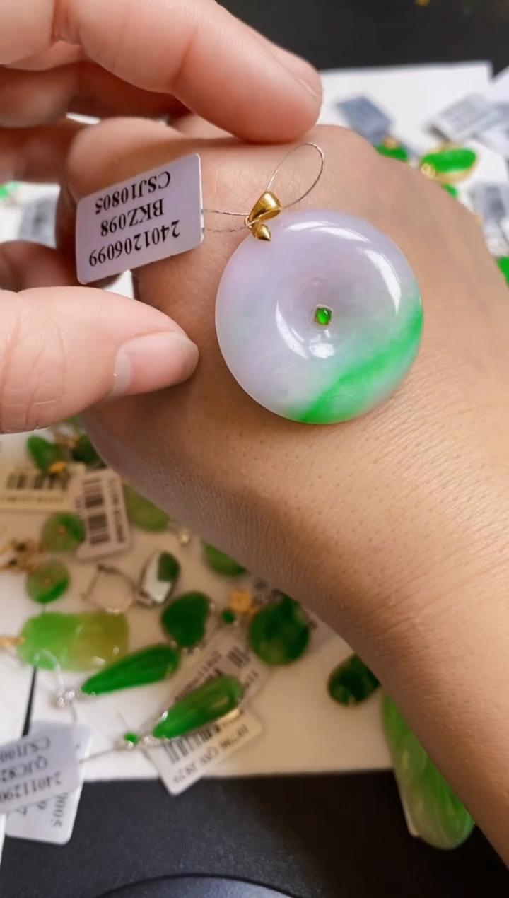 【闪购商品】翡翠颈饰18K金镶嵌吊坠