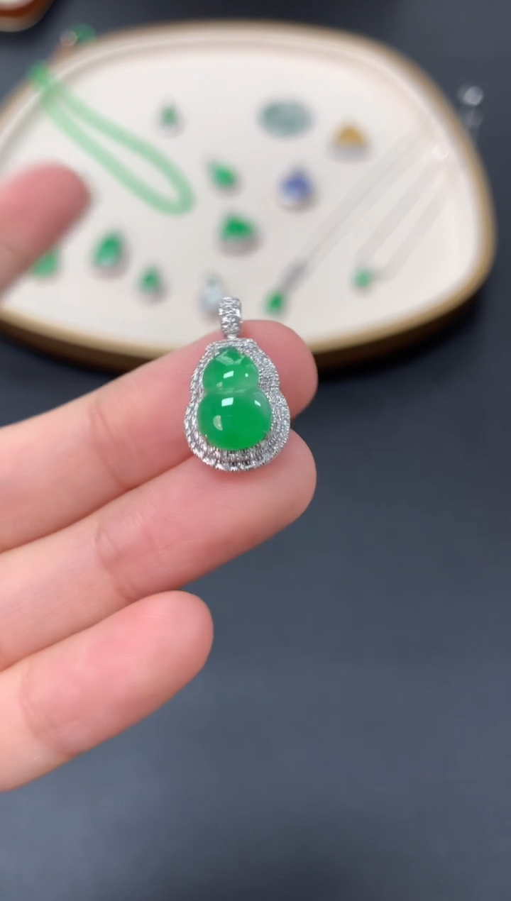 【闪购商品】翡翠吊坠(不含链)18K金镶嵌3800