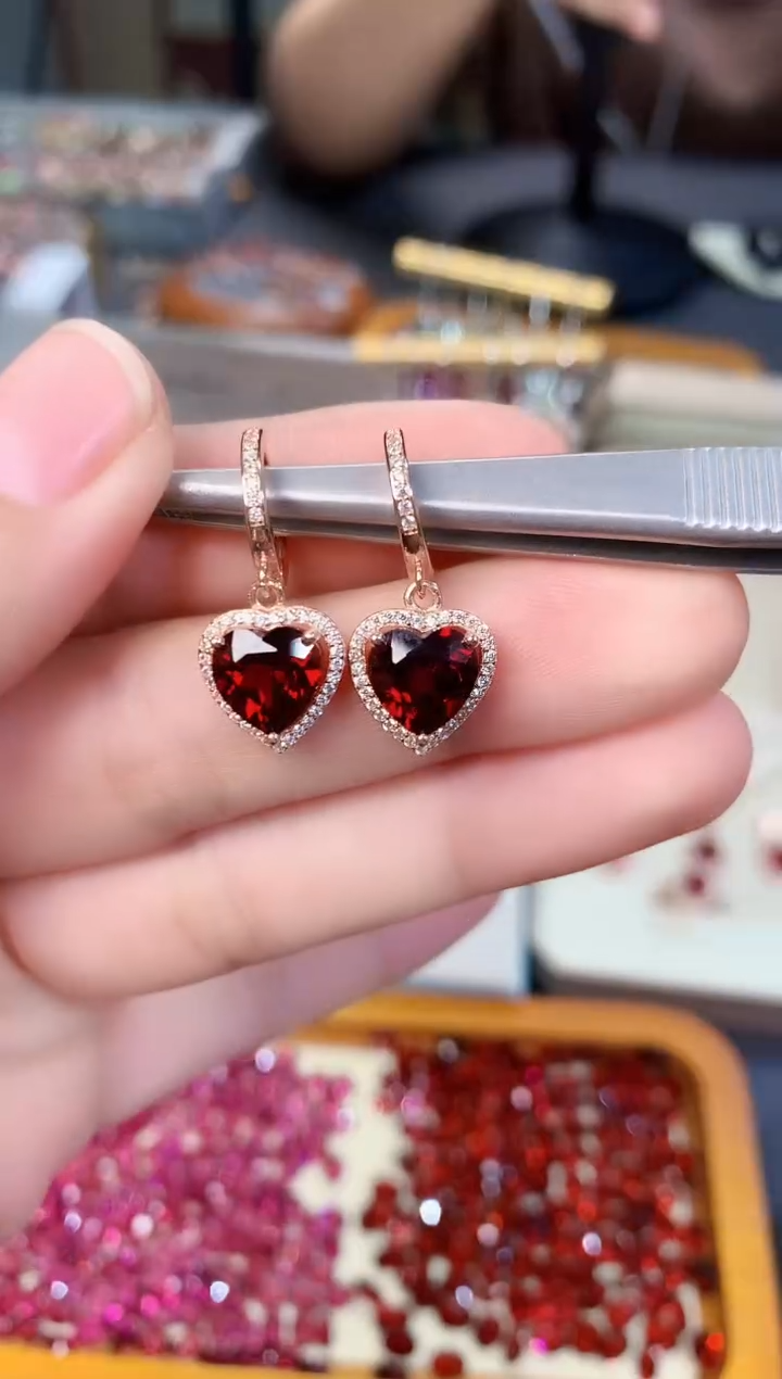 【闪购商品】石榴石耳扣银S925镶嵌天然
